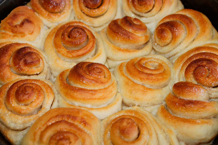 Buns with delicate custard - incomparable pastries