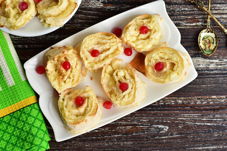 Lavash roses with cottage cheese - a quick and very tasty recipe