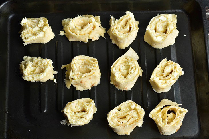 Lavash roses with cottage cheese - a quick and very tasty recipe