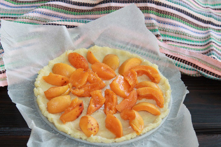 Grated apricot pie - crumbly, fragrant and juicy