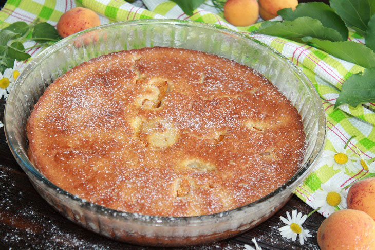 Jellied pie with apricots - lush and fragrant