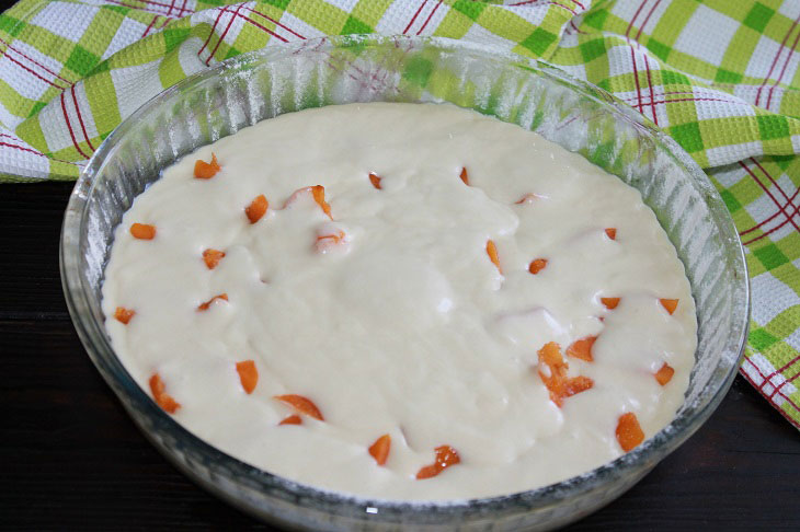 Jellied pie with apricots - lush and fragrant