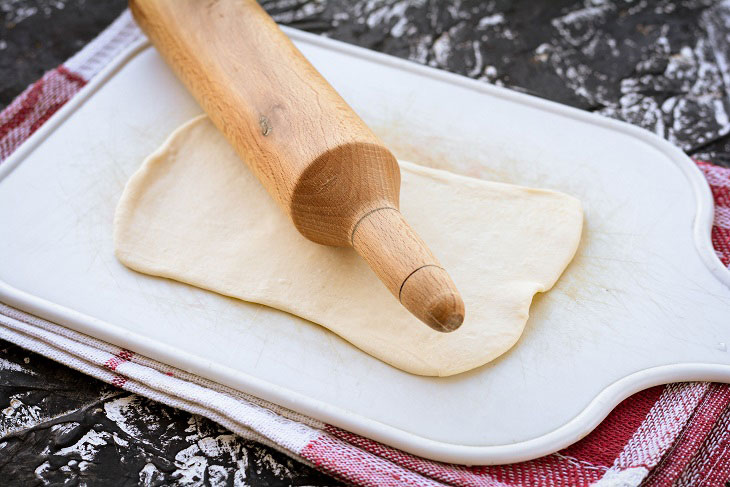 Quick puff pastry pies with cottage cheese - tender and crispy