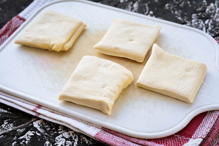 Quick puff pastry pies with cottage cheese - tender and crispy