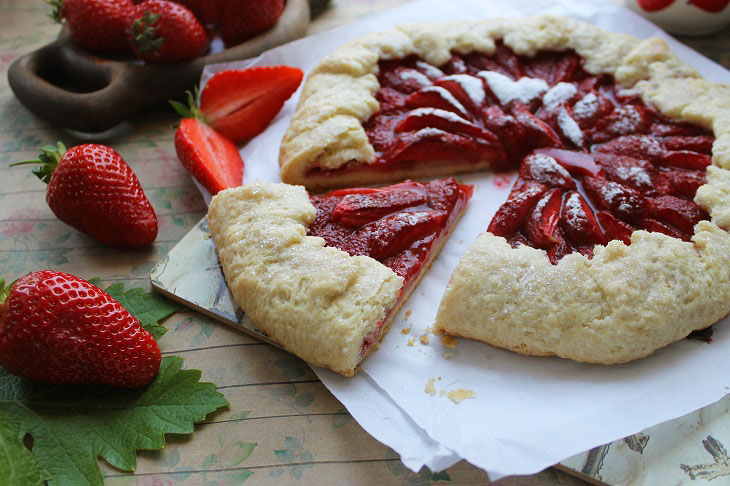 Strawberry biscuit - a delicious seasonal dessert