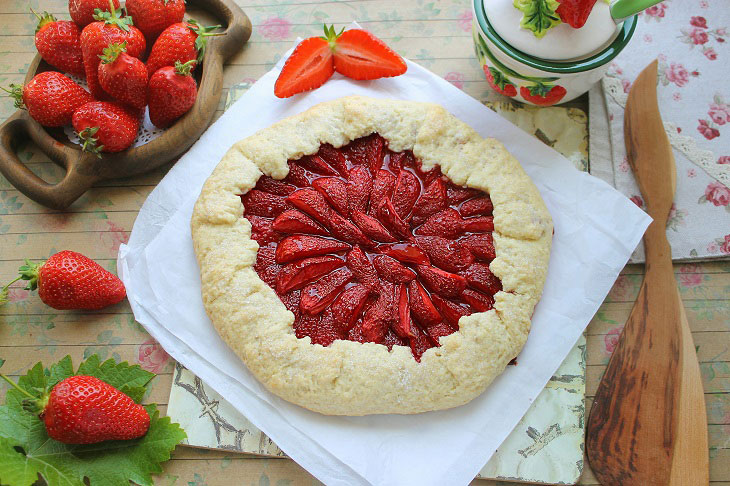 Strawberry biscuit - a delicious seasonal dessert