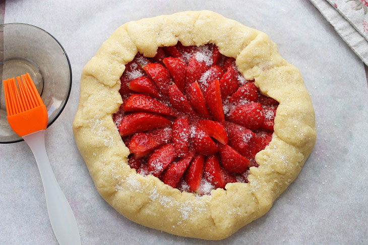 Strawberry biscuit - a delicious seasonal dessert