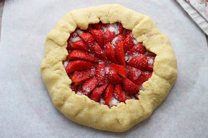 Strawberry biscuit - a delicious seasonal dessert