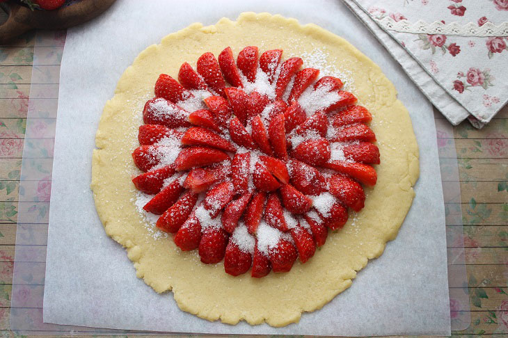 Strawberry biscuit - a delicious seasonal dessert