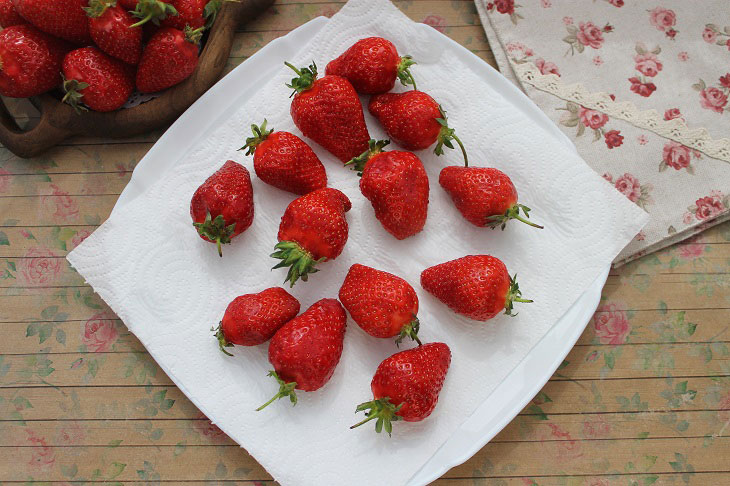 Strawberry biscuit - a delicious seasonal dessert