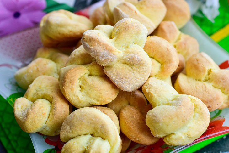 Fragrant cookies in the shape of roses - an easy and tasty recipe