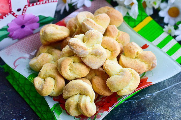 Fragrant cookies in the shape of roses - an easy and tasty recipe