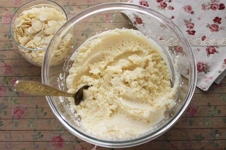 Cake "Honey" with almond petals - festive and delicious