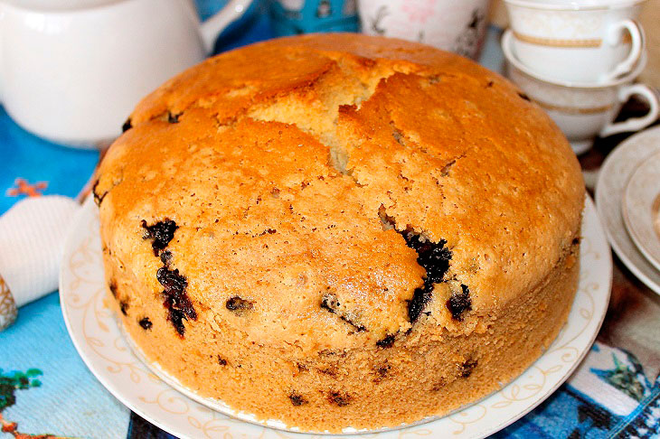 Lenten mannik with blackcurrant - tasty and crumbly