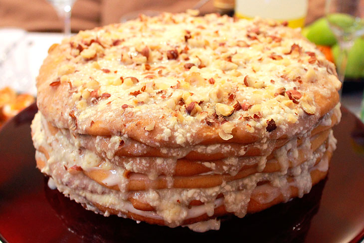 Cake "Honey cake" with two types of cream - it delights the sweet tooth