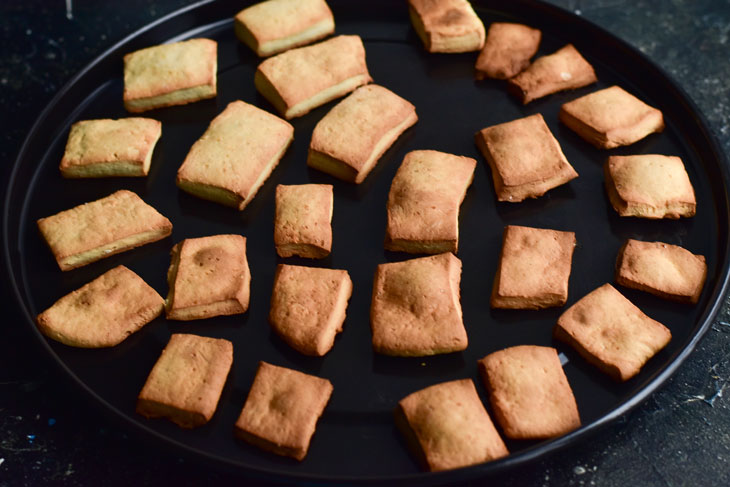 Honey cookies - a whole plate of delicious pastries in 30 minutes