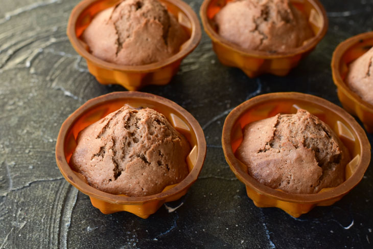 Chocolate muffins - a simple recipe for delicious pastries for tea