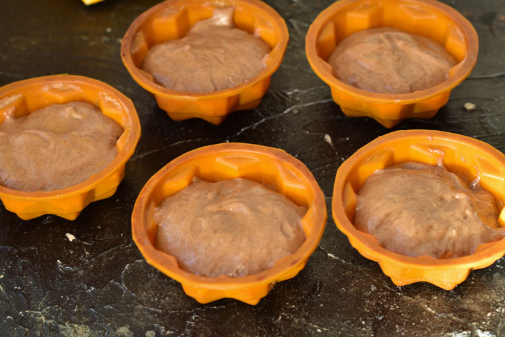 Chocolate muffins - a simple recipe for delicious pastries for tea